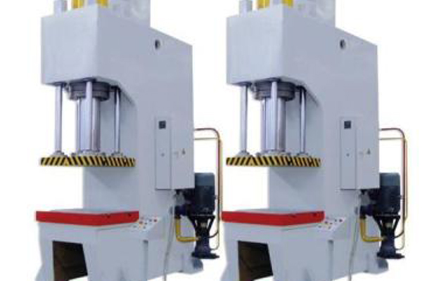 單柱液壓機的具體特點表現(xiàn)